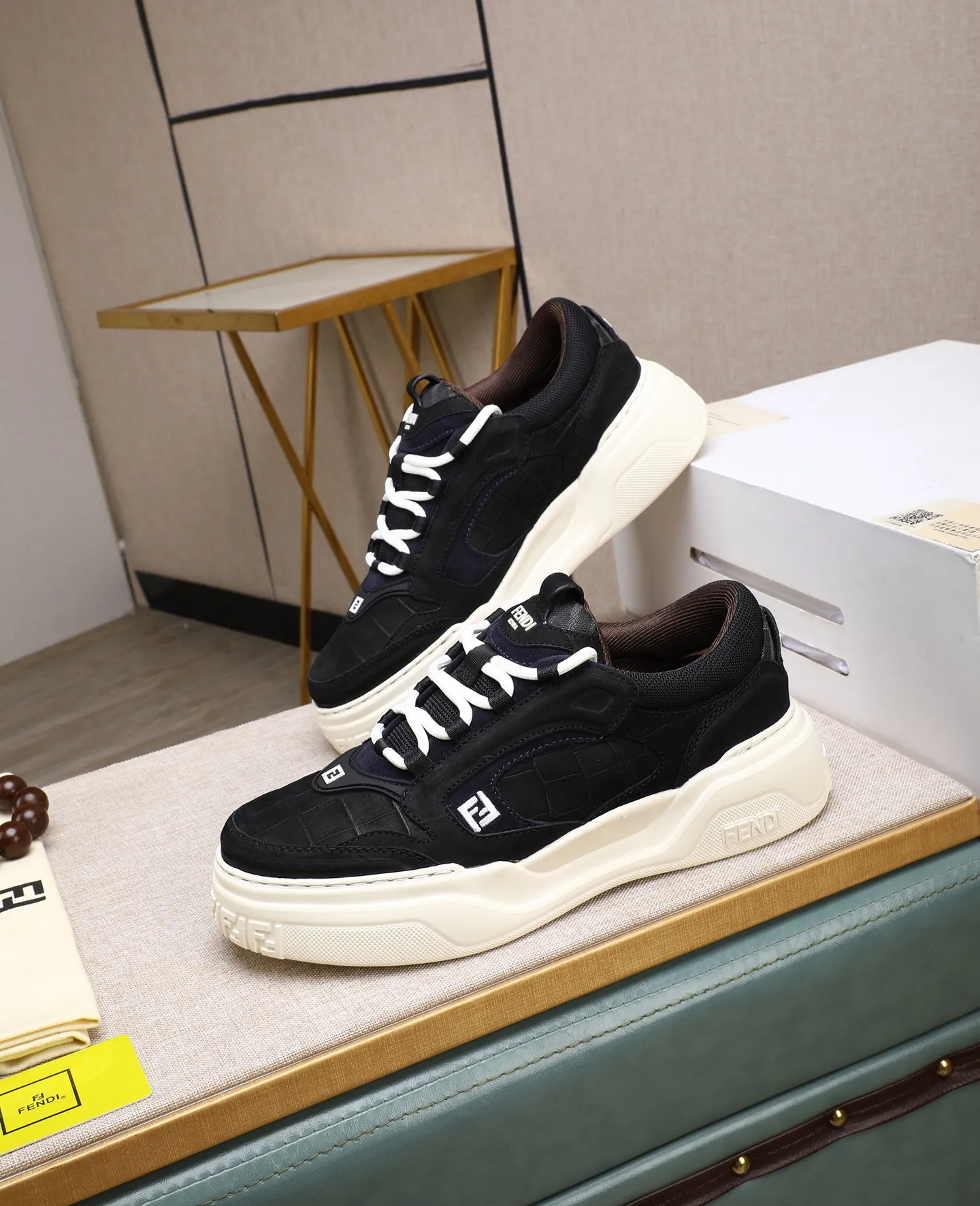 Men's shoes 💰820 [FENDI] Fendi - High-end quality original casual sports shoes - Upper: Nappa calfskin, pebbled calfskin, tongue and heel; injection molded brand logo plastic module - Lining: brand canvas - Outsole: ultra-light TPR foam·rubber; molded outsole -Super high quality control·Fine workmanship: highlighted (high-end·luxury·grade) -Size :39-44 (38, 45, can be customized)